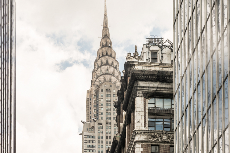 Contrastes arquitectónicos, Chrysler building, NY, EEUU, 2014