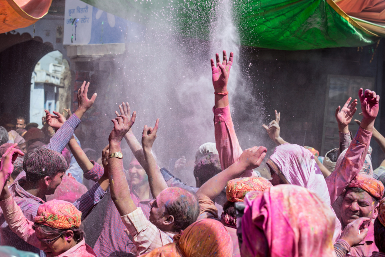 Celebración del Holi, colores, Uttar Pradesh, India 2015