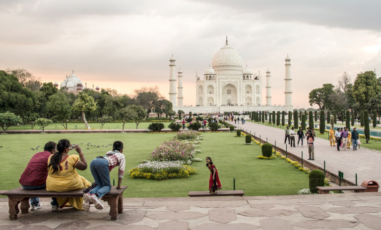 Familia, Posando frente al Taj Mahal, Agra, India 2015
