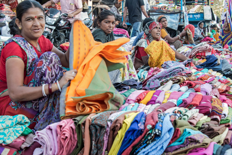 Mercado, venta de telas de colores, Jodhpur, India 2015