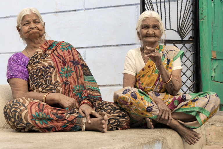 Retrato de mujeres en el portal, Jodhpur, India 2015