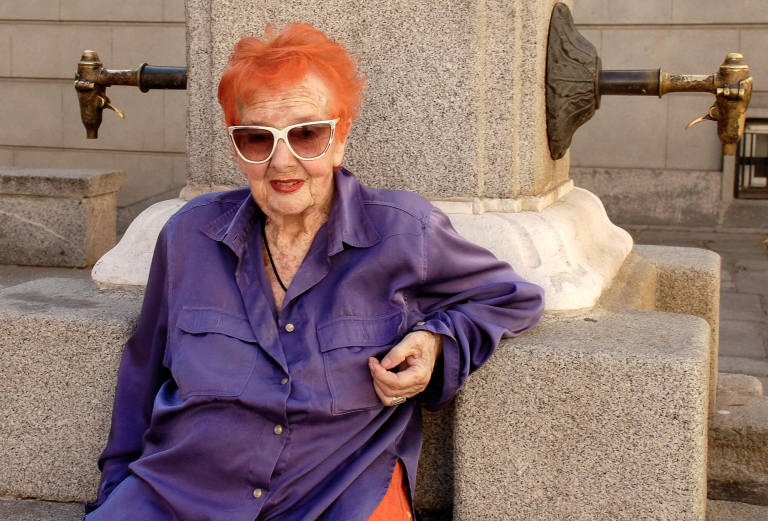 Retrato mujer mayor pelo pintado, Madrid, España 2009