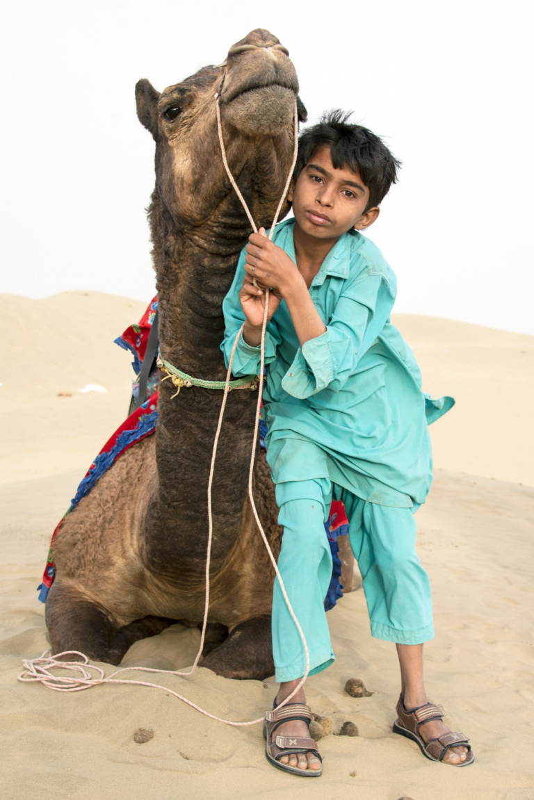 Retrato de joven en el desierto de Thar, Bikaner, India 2015