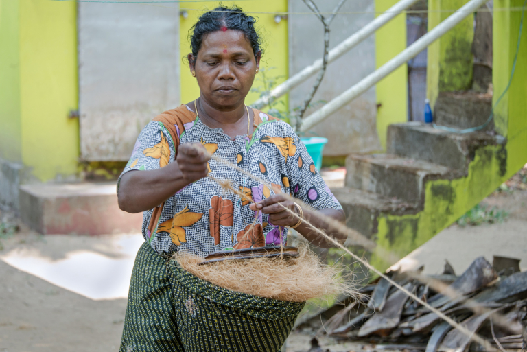 Hilando la Fibra de Coco, proceso casero, Cochín, India 2015
